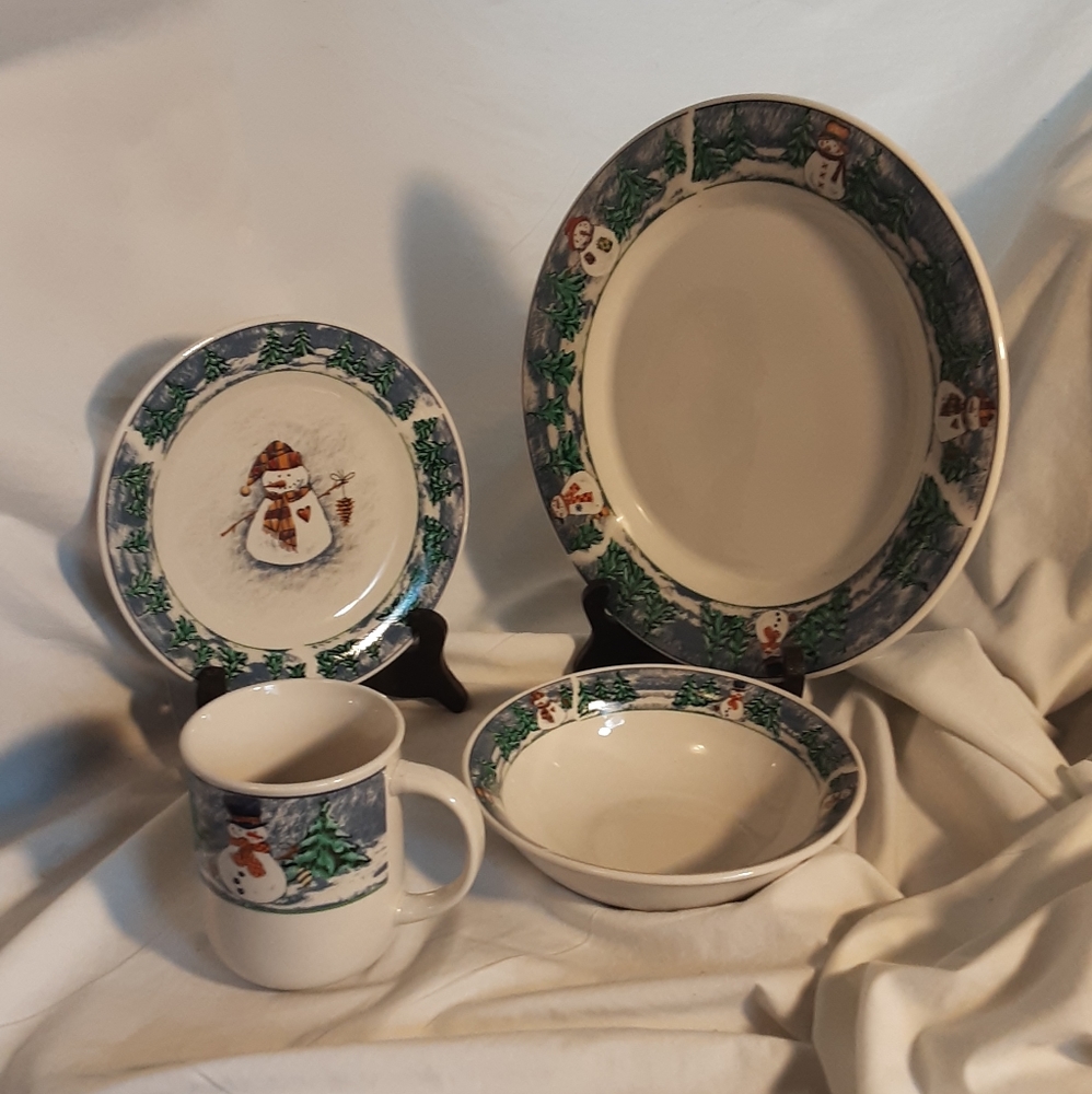 COPY - Oneida Frosty Friends Christmas Dishes  4 pc set